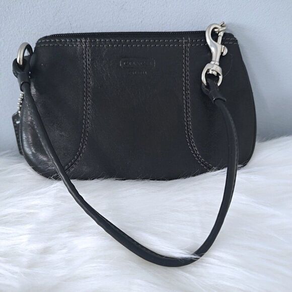 Coach leather wristlet EUC - Picture 2 of 6